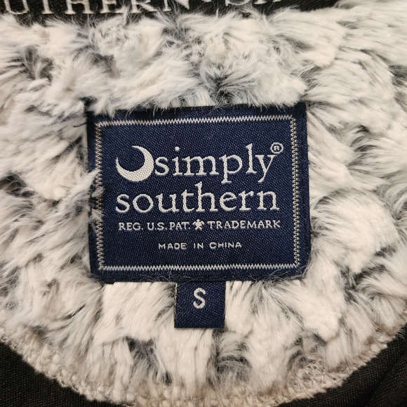 Simply Southern Textured Sherpa Faux Fur Quarter Zip Pullover Small - Picture 8 of 8